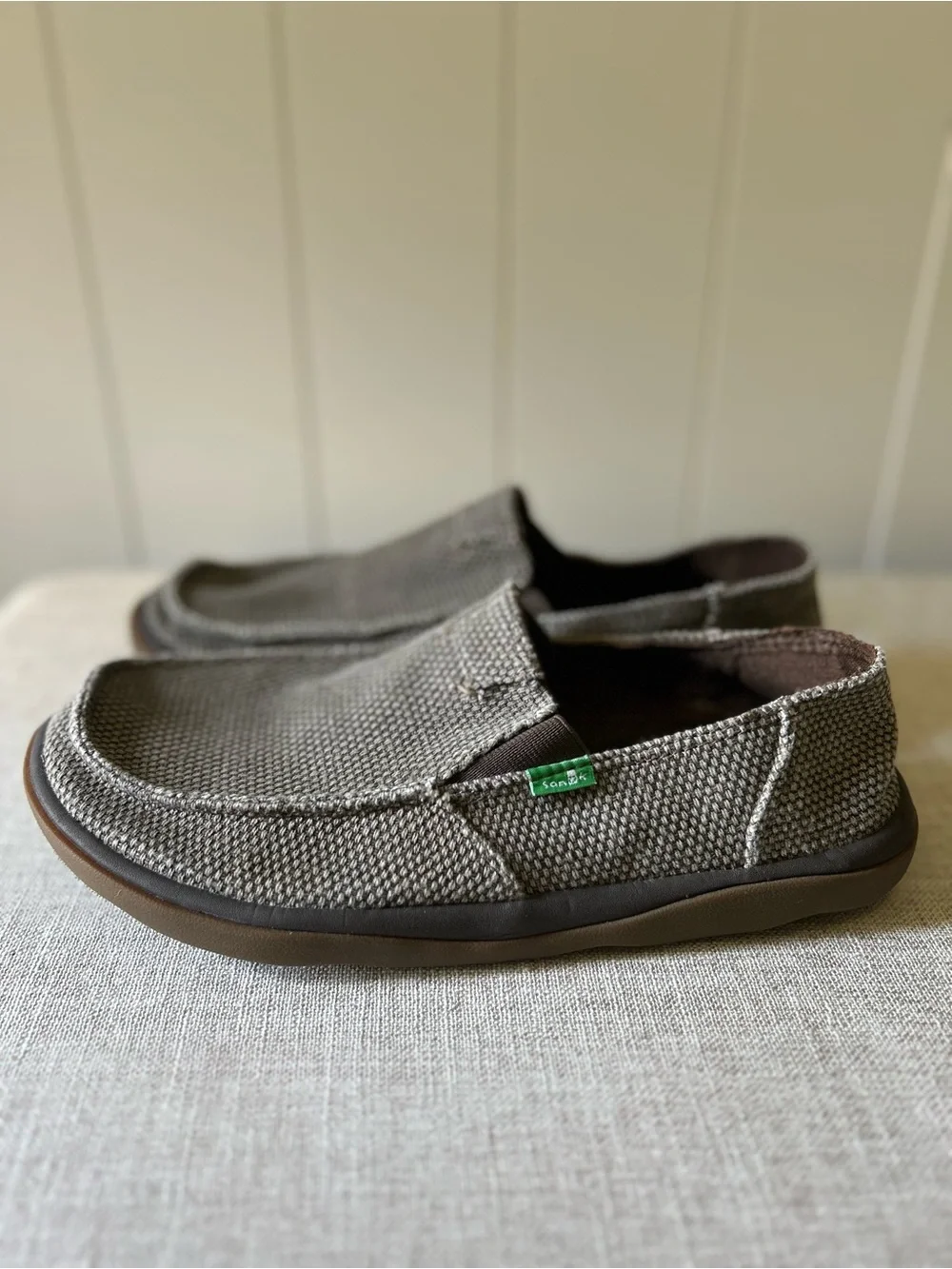 Men’s Sanuk Vagabond Tripper Taupe Brown Slip On Canvas Loafers Casual Shoes